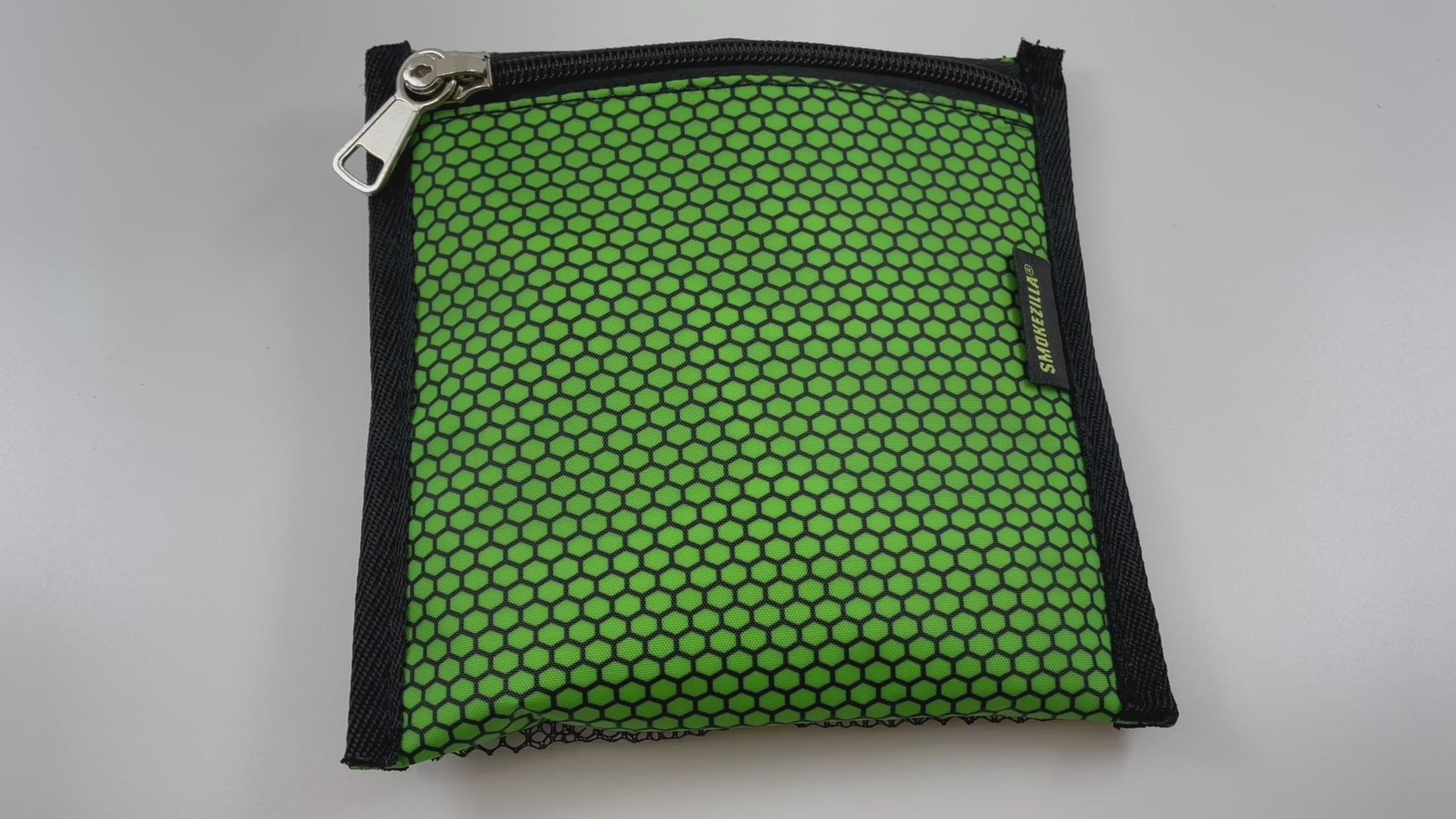 ITEM NUMBER 022318 LOCKING SMOKEZILLA BAG 6 PIECES PER DISPLAY